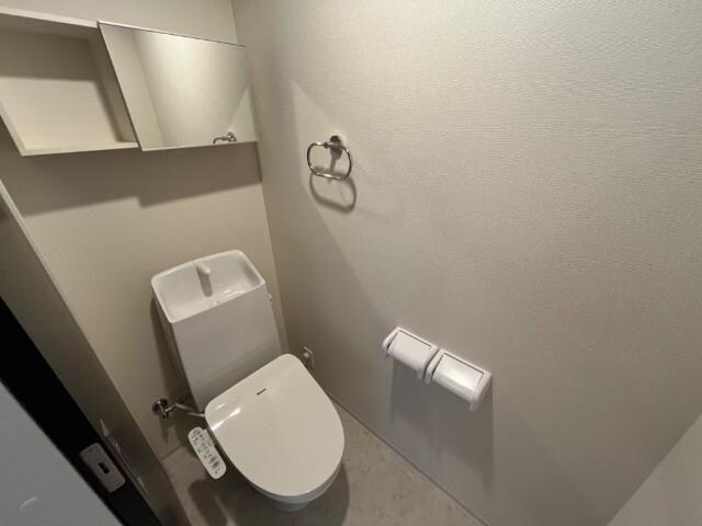 物件内観写真6　(シャワー付トイレ)