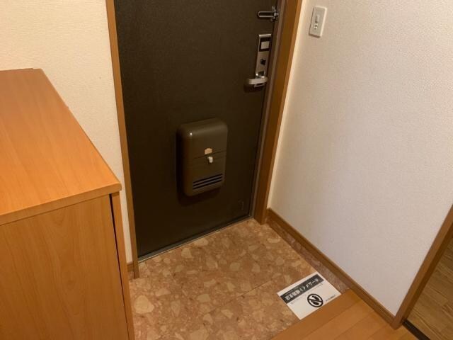 物件内観写真3　(玄関)