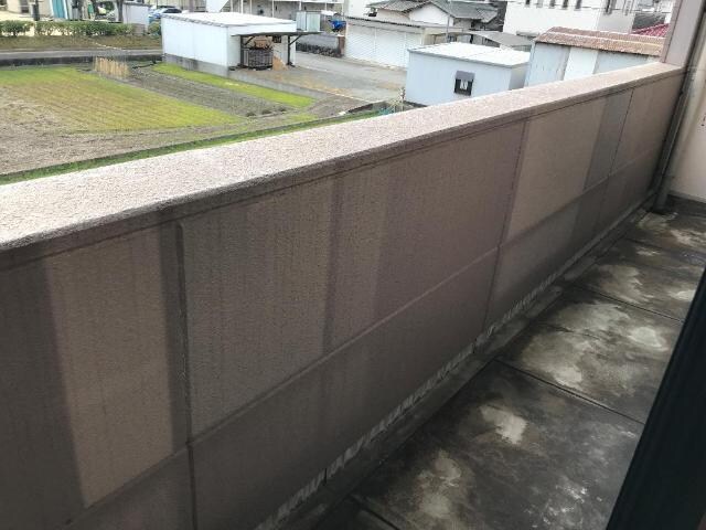 物件内観写真11　(南向きで洗濯物も乾きやすいベランダ)