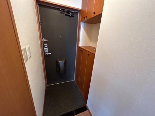 物件内観写真2　(玄関)