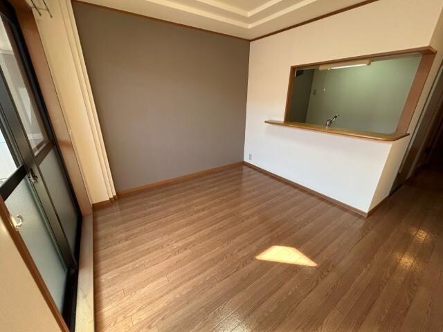 物件内観写真3　(リビング)