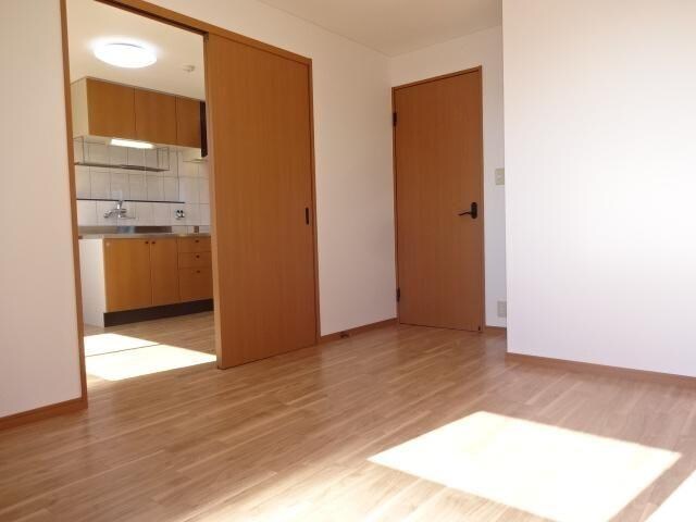 物件内観写真4　(洋室)