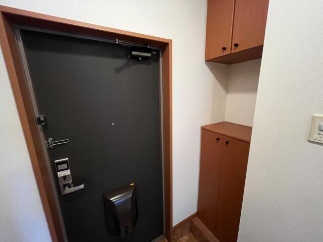 物件内観写真2　(玄関)