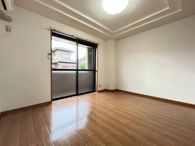 物件内観写真4　(洋室)