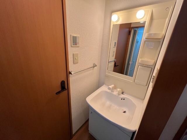 物件内観写真8　(洗髪洗面化粧台)