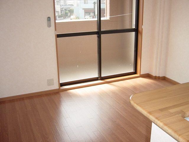 物件内観写真2　(リビング)