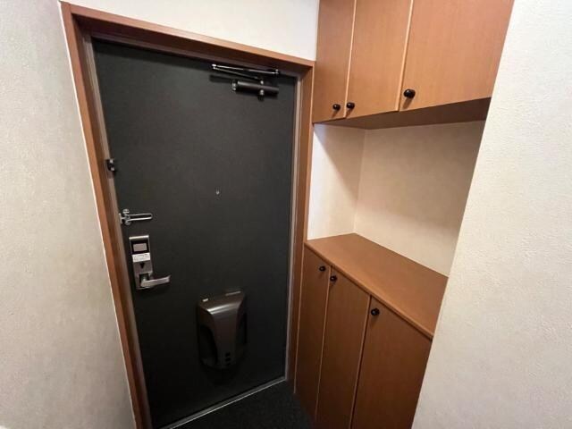 物件内観写真2　(玄関)