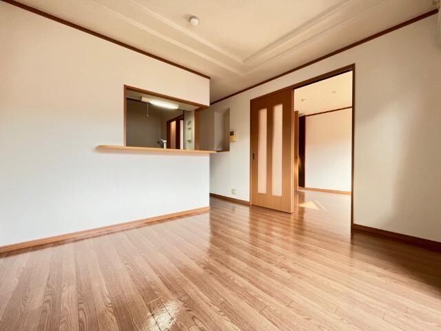 物件内観写真3　(リビング)