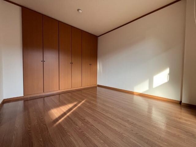 物件内観写真4　(洋室)