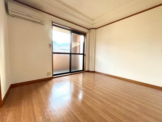 物件内観写真12　(リビング)