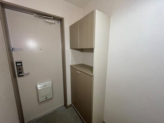 物件内観写真2　(玄関)