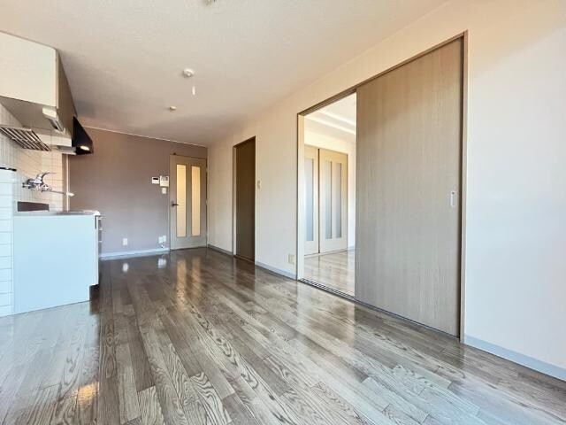 物件内観写真3　(リビング)