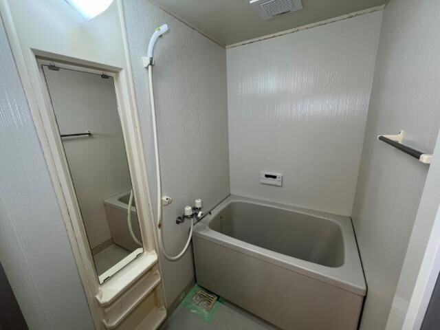 物件内観写真7　(シャワー付トイレ)