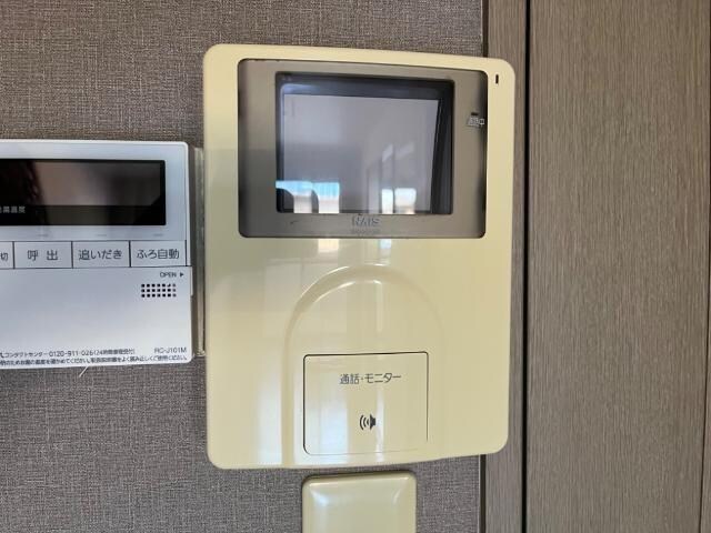 物件内観写真11　(カメラ付インターホン)