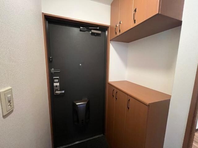 物件内観写真2　(玄関)