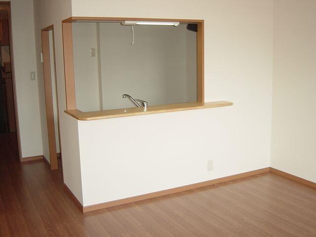 物件内観写真3　(リビング)