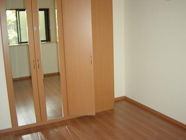 物件内観写真4　(洋室)