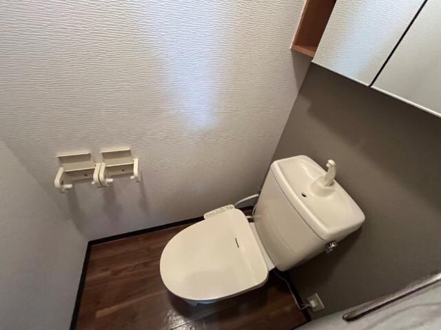 物件内観写真6　(シャワー付トイレ)