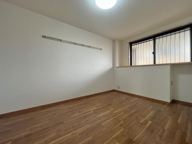 物件内観写真14　(洋室)