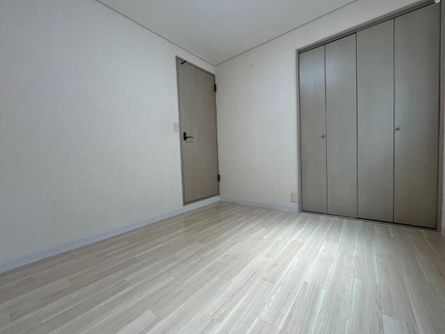 物件内観写真4　(洋室)