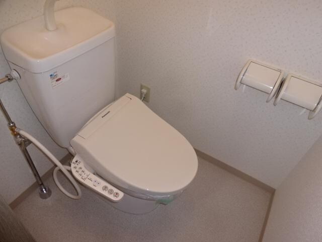 物件内観写真5　(シャワー付トイレ)