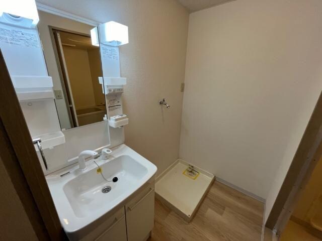 物件内観写真8　(洗髪洗面化粧台)