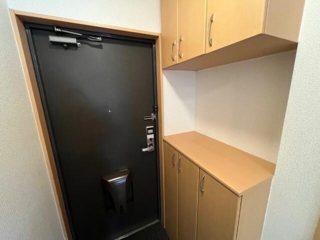 物件内観写真2　(玄関)