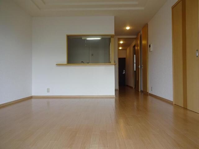 物件内観写真3　(リビング)