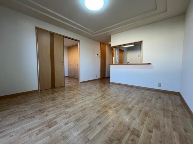 物件内観写真3　(リビング)