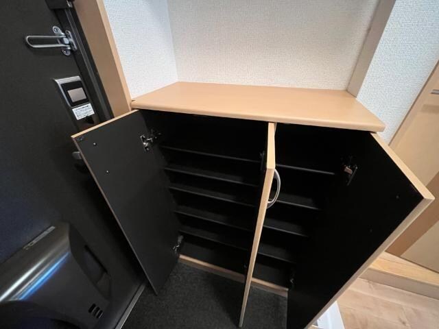 物件内観写真9　(下駄箱)