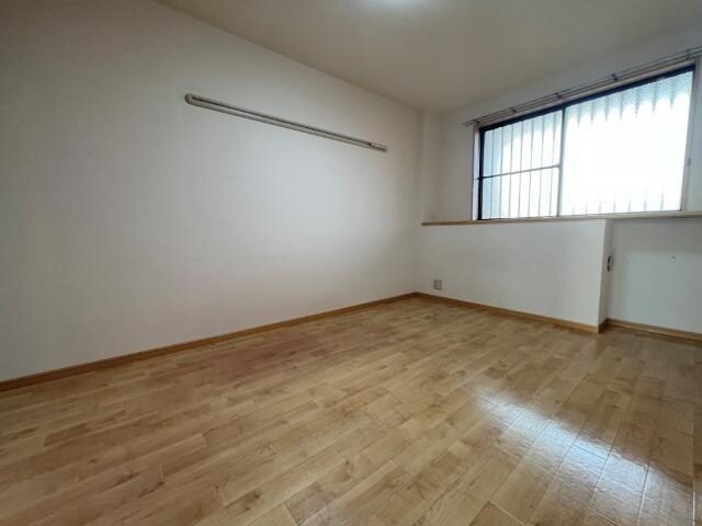 物件内観写真14　(洋室)