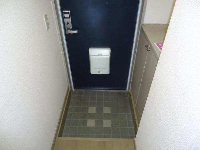 物件内観写真2　(玄関)