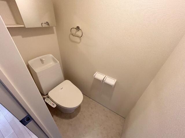 物件内観写真5　(シャワー付トイレ)