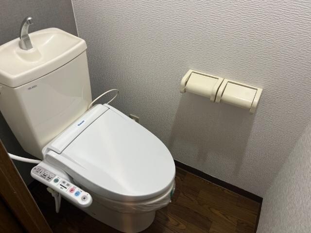 物件内観写真8　(シャワー付トイレ)