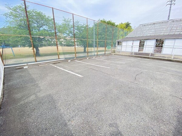 駐車場・駐輪場