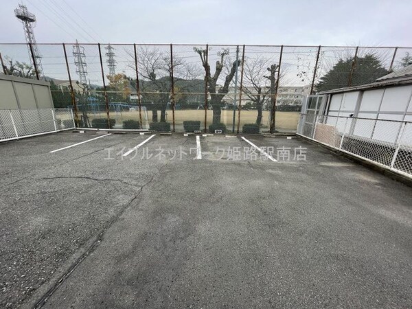 駐車場・駐輪場