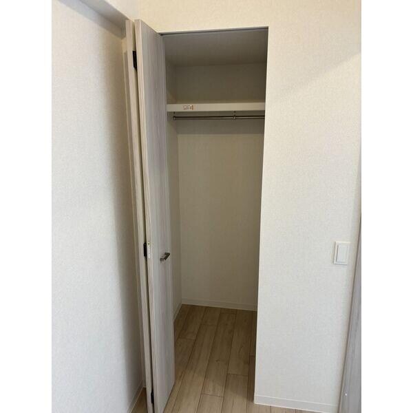 収納(建築中の同タイプの写真です。)