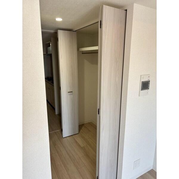 収納(建築中の同タイプの写真です。)