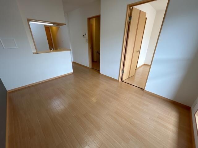 物件内観写真4　(リビング)