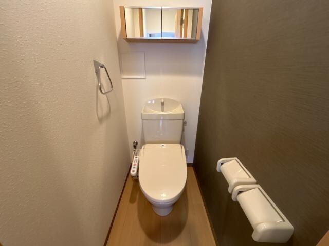 物件内観写真8　(トイレ)