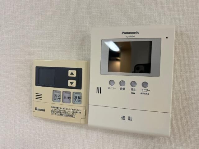 物件内観写真12　(カメラ付インターホン)