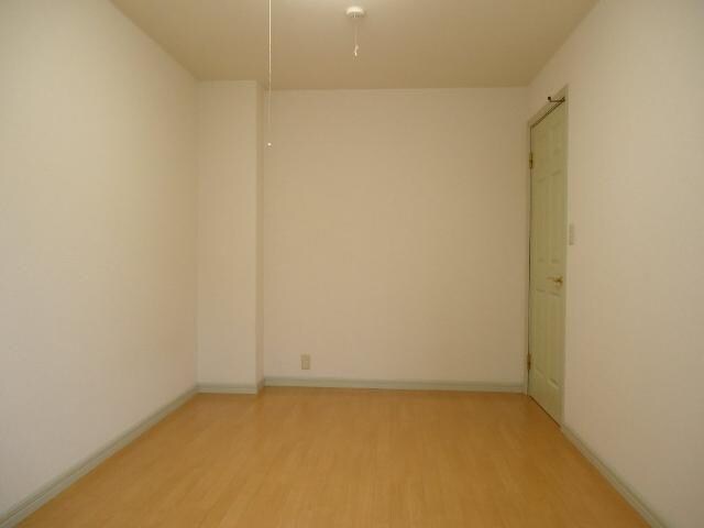 物件内観写真4　(洋室)