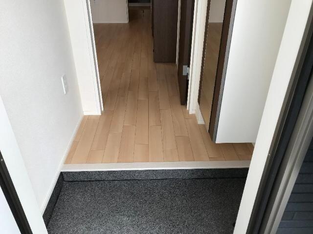 物件内観写真2　(玄関)