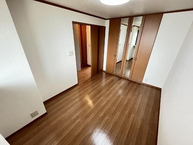 物件内観写真6　(5.9帖洋室　寝室として)