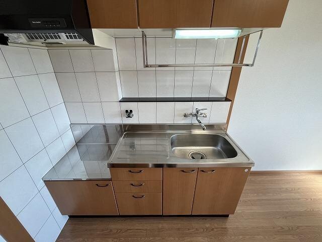 物件内観写真6　(作業スペースも広いキッチン)