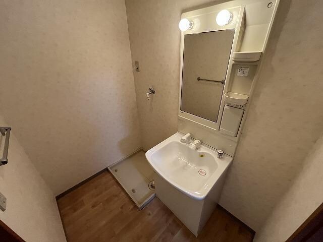 物件内観写真9　(洗髪しやすい洗面台)