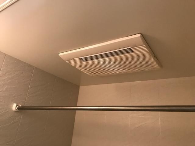 物件内観写真15　(雨でも洗濯物干せる浴室乾燥機)