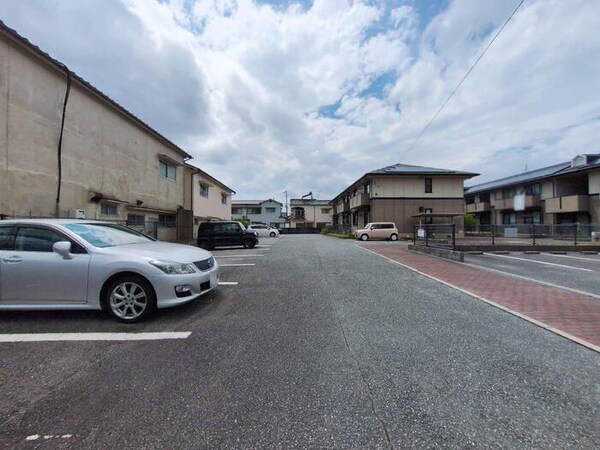 駐車場・駐輪場
