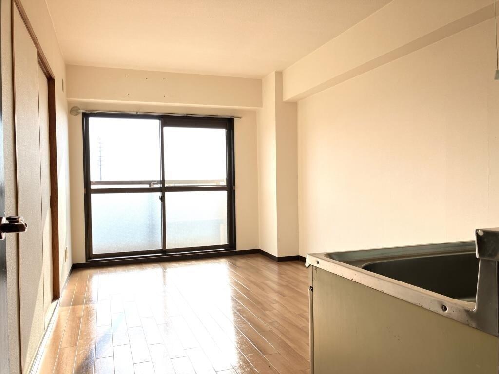 物件内観写真5　(反転タイプの別室写真です。)