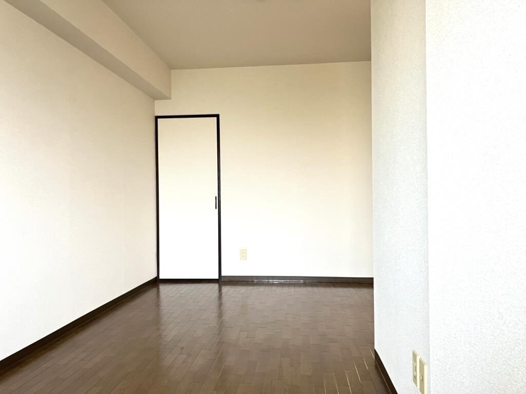 物件内観写真6　(反転タイプの別室写真です。)